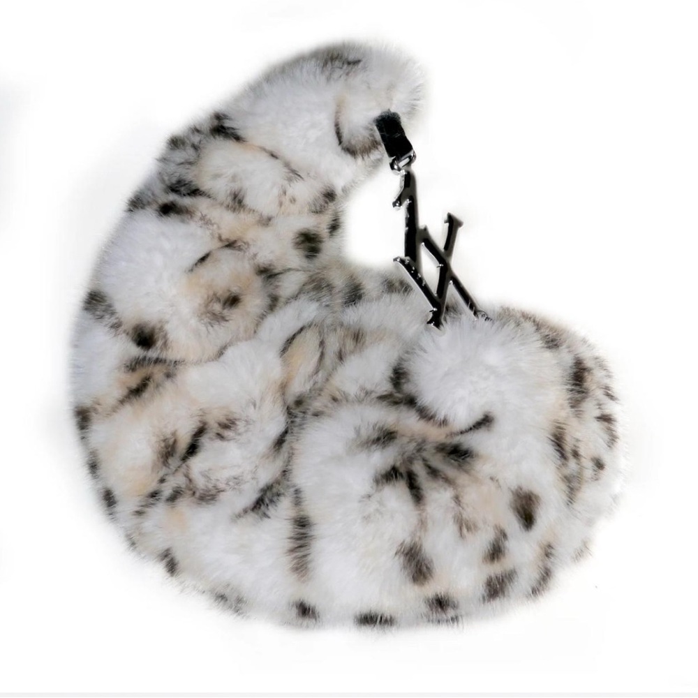 In Search of this 1xBlue faux fur Dalmatian bag.